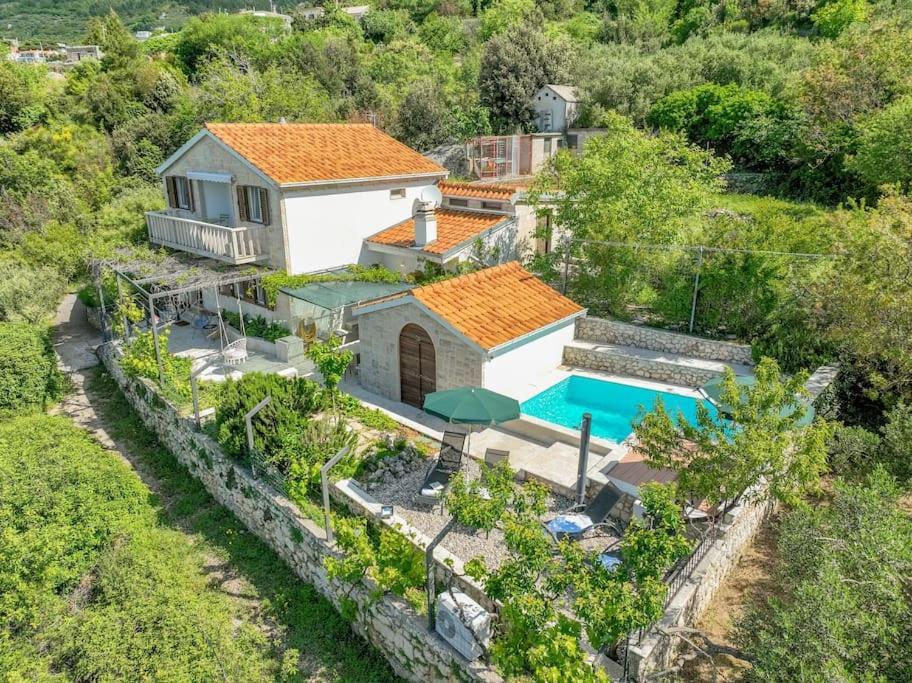Kety With Pool Holiday home Makarska